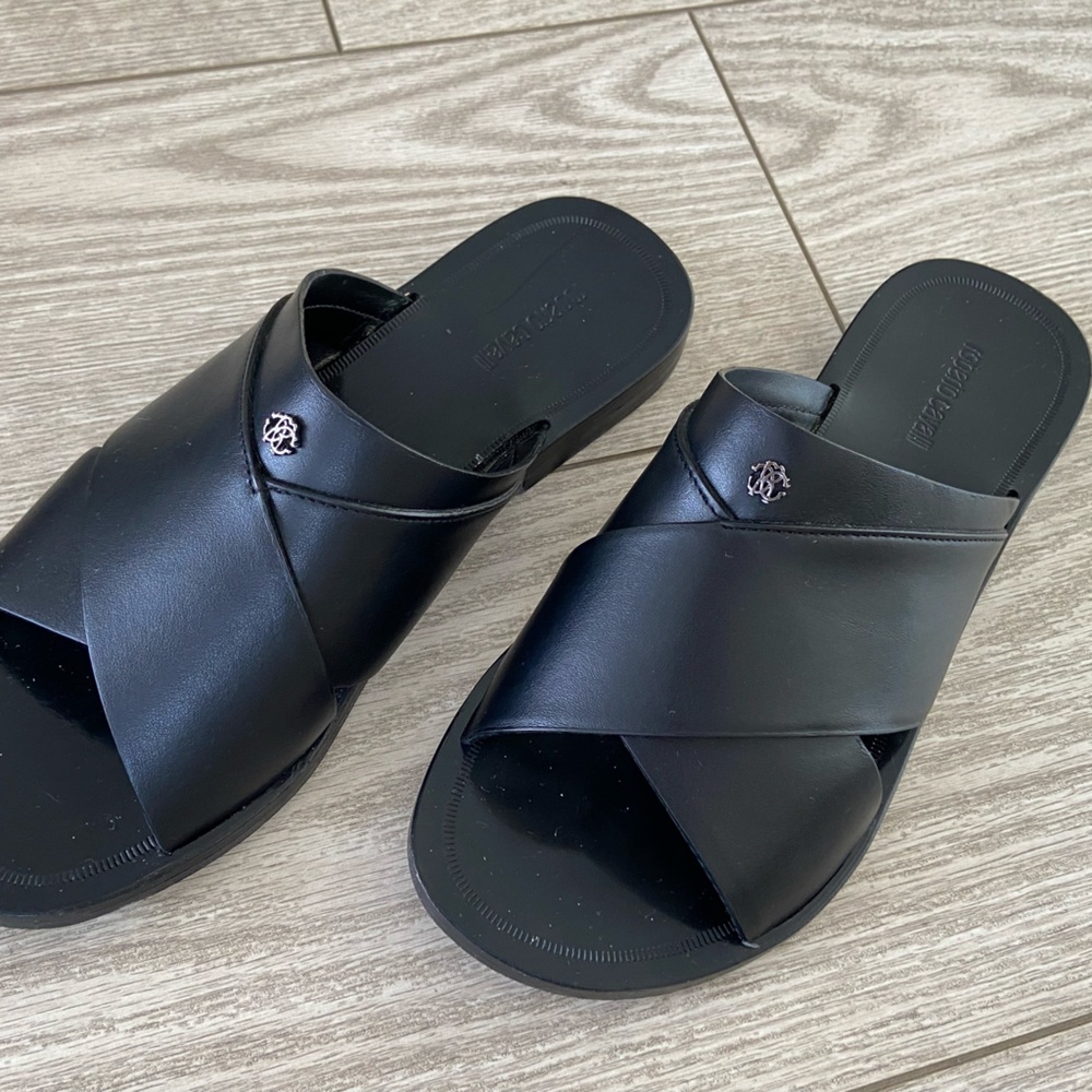 Roberto Cavalli men,s black leather sandals/ slides. Size:42
